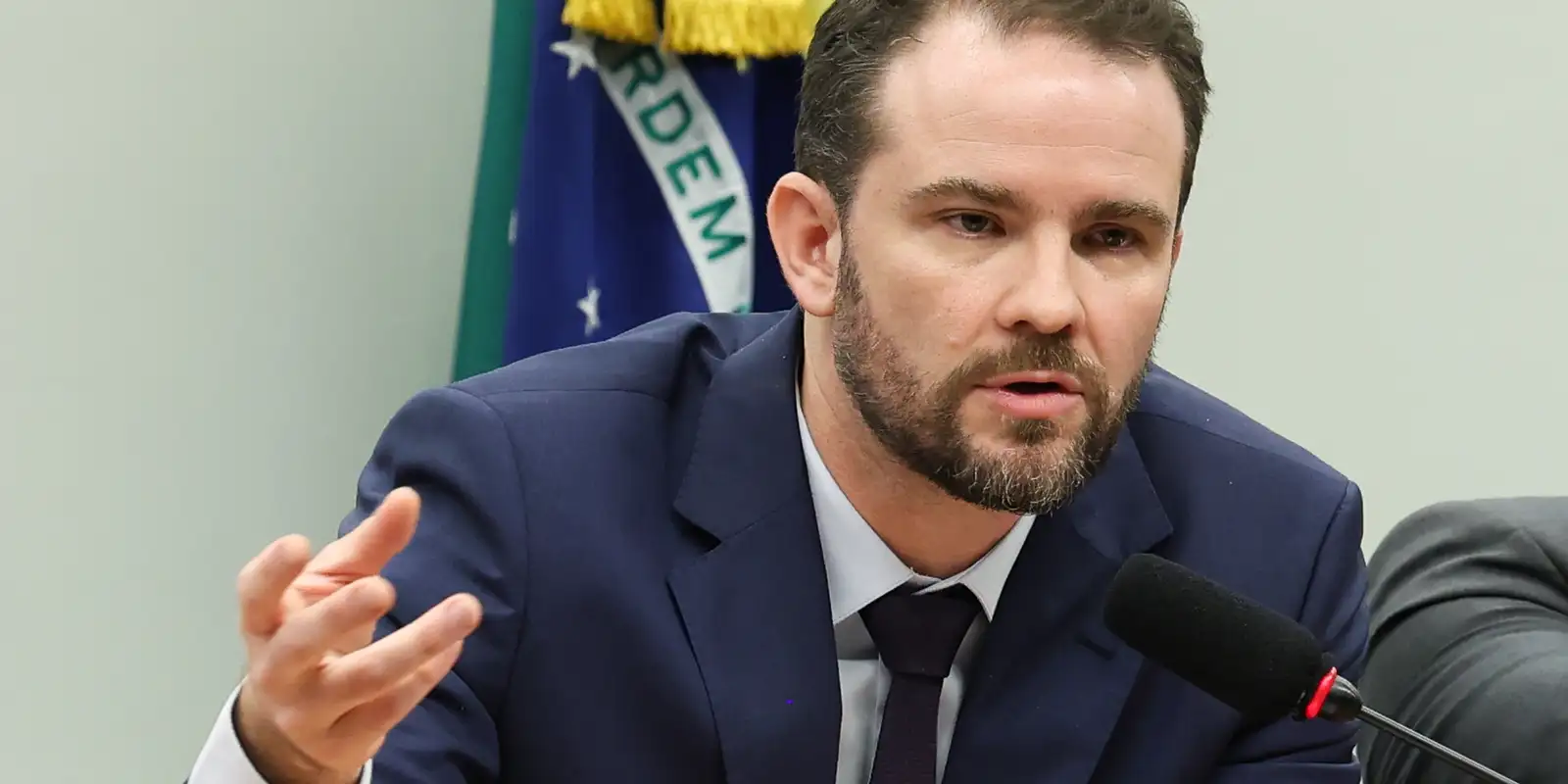Durigan rebate críticas ao governo sobre crise do BRB e cita modelo alternativo de garantias