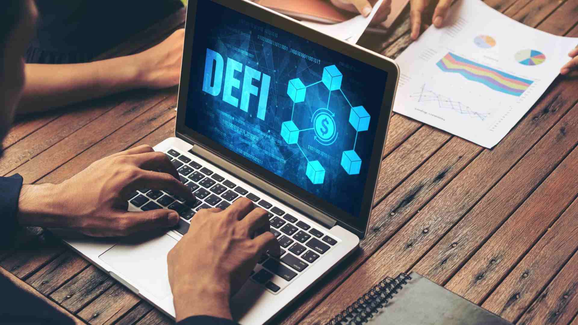 Estudo do BTG aponta retração em empréstimos DeFi no 1º semestre de 2026