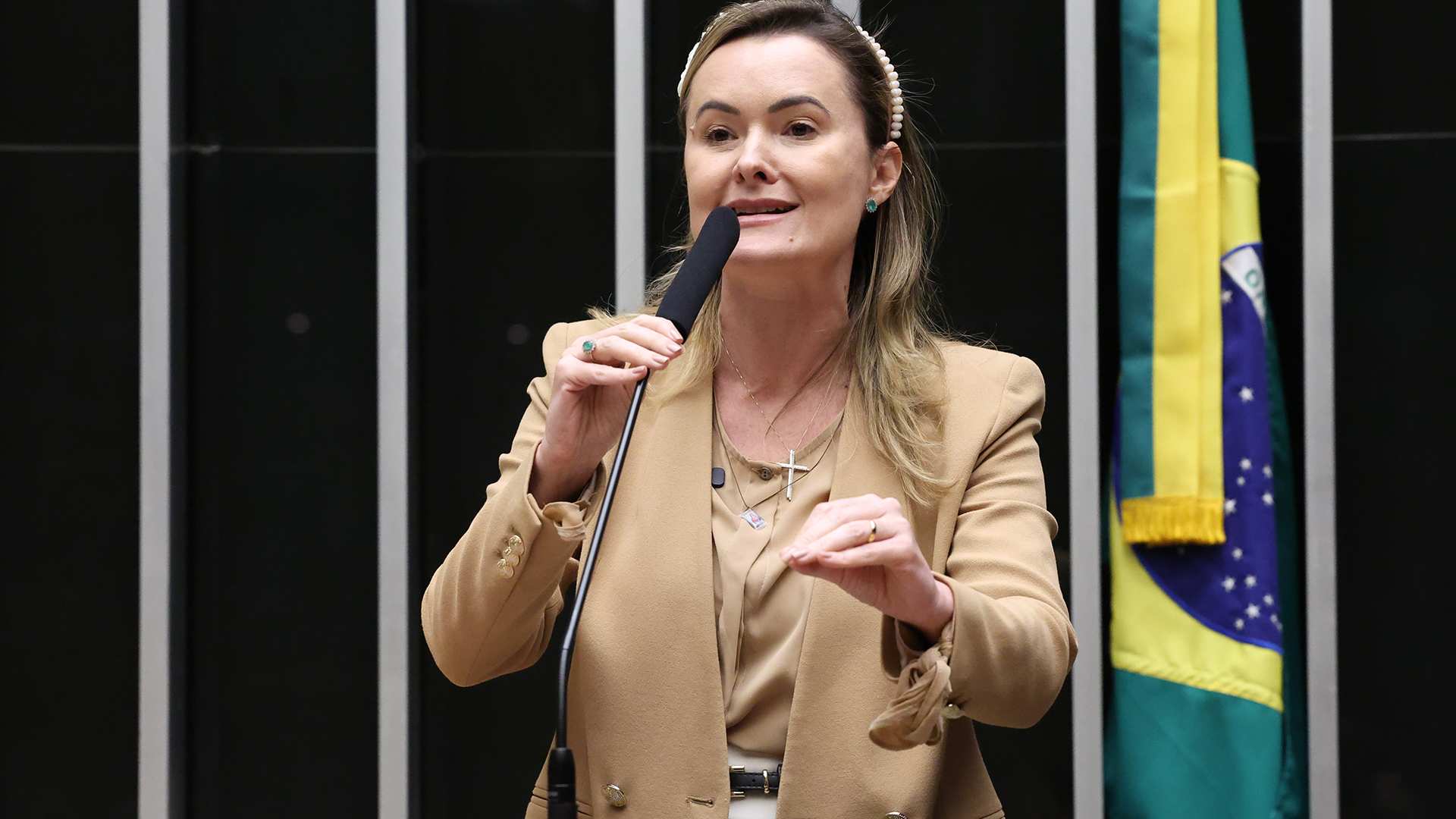 Julia Zanatta propõe derrubar trava de 24 horas do Banco Central para saques em criptomoedas 1 Julia Zanatta propõe derrubar trava de 24 horas do Banco Central para saques em criptomoedas