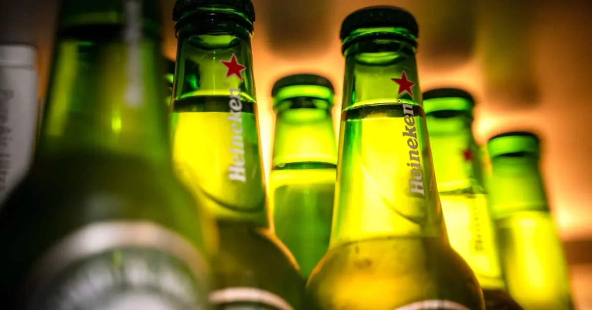 Heineken vende menos cerveja no Brasil, mas aumenta lucro com preços e produtos premium