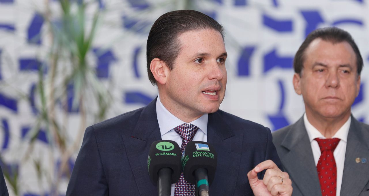 Hugo Motta declara apoio à reeleição de Lula, enquanto Republicanos mantém neutralidade