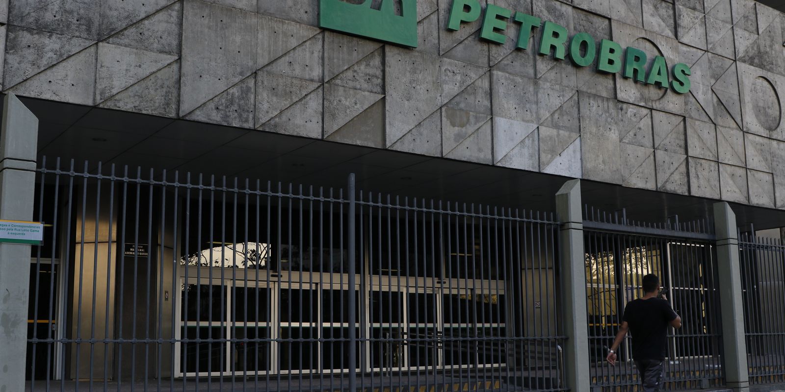 Petrobras negocia exploração de petróleo em quatro blocos offshore em Gana
