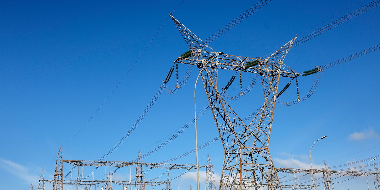Consumidores poderão escolher fornecedores de energia a partir de 2027 1 Consumidores poderão escolher fornecedores de energia a partir de 2027