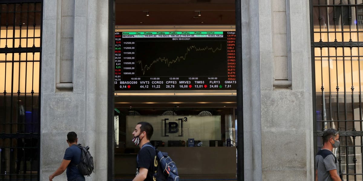 Ibovespa sobe 1,3% e fecha no maior nível desde maio; dólar cai a R$ 5,15