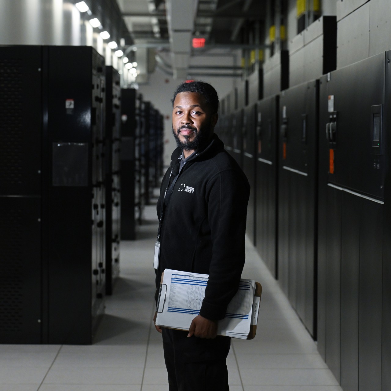 Trabalho em data centers de IA nos EUA combina salários maiores e operação contínua - imagem 2