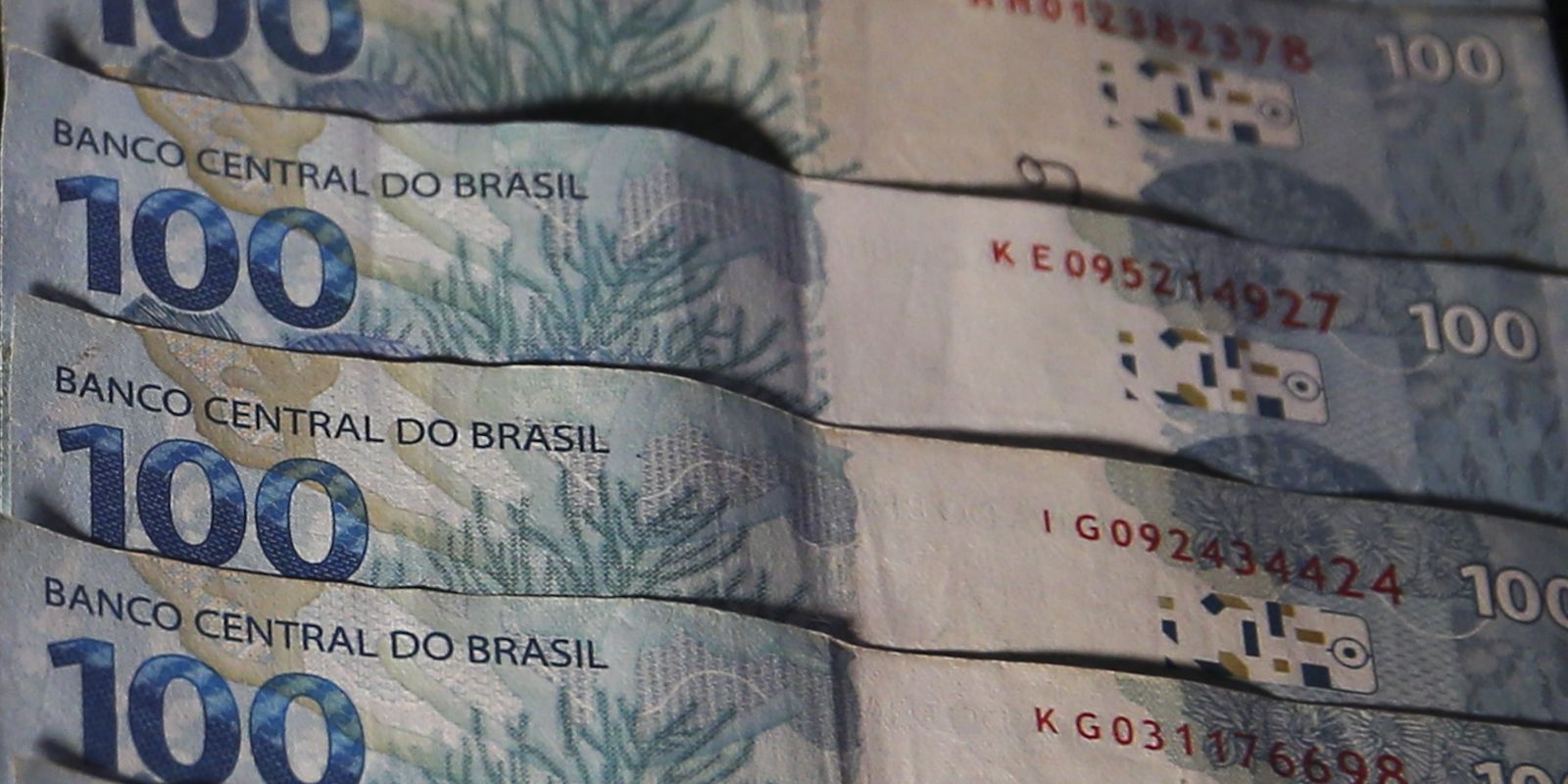 Selic cai para 13,75% ao ano, mas indústria e centrais sindicais pedem cortes maiores