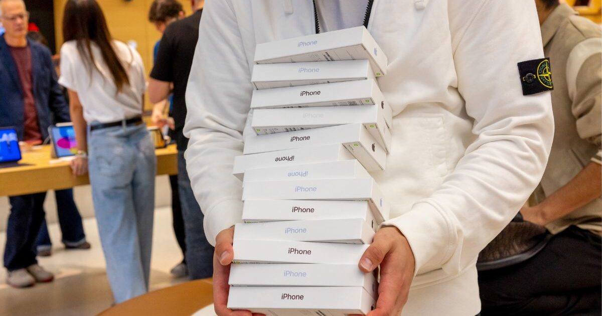 Apple sobe 27% em 2026 e ganha papel de proteção contra oscilações da IA 1 Apple sobe 27% em 2026 e ganha papel de proteção contra oscilações da IA