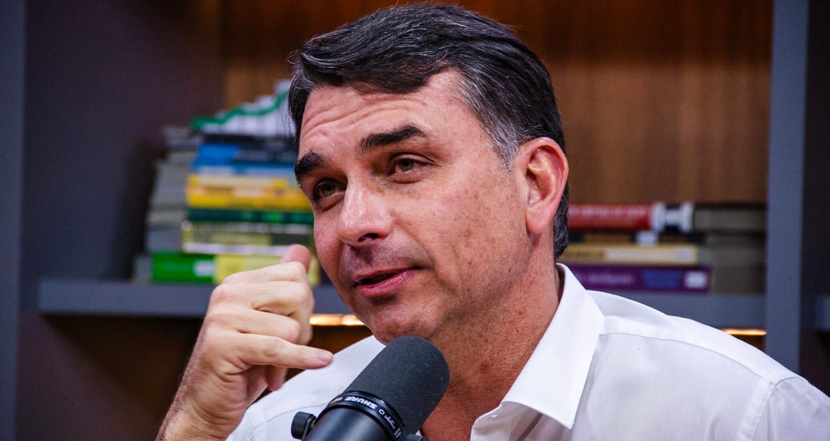 Entrevista de Flávio Bolsonaro à Globo é acompanhada por panelaços em capitais
