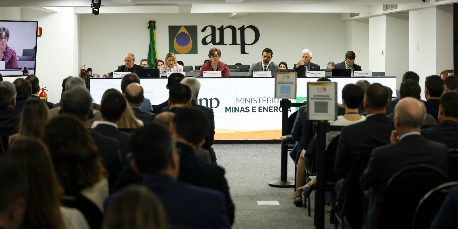Leilão da ANP arrecada R$ 3 bilhões com 49 blocos arrematados