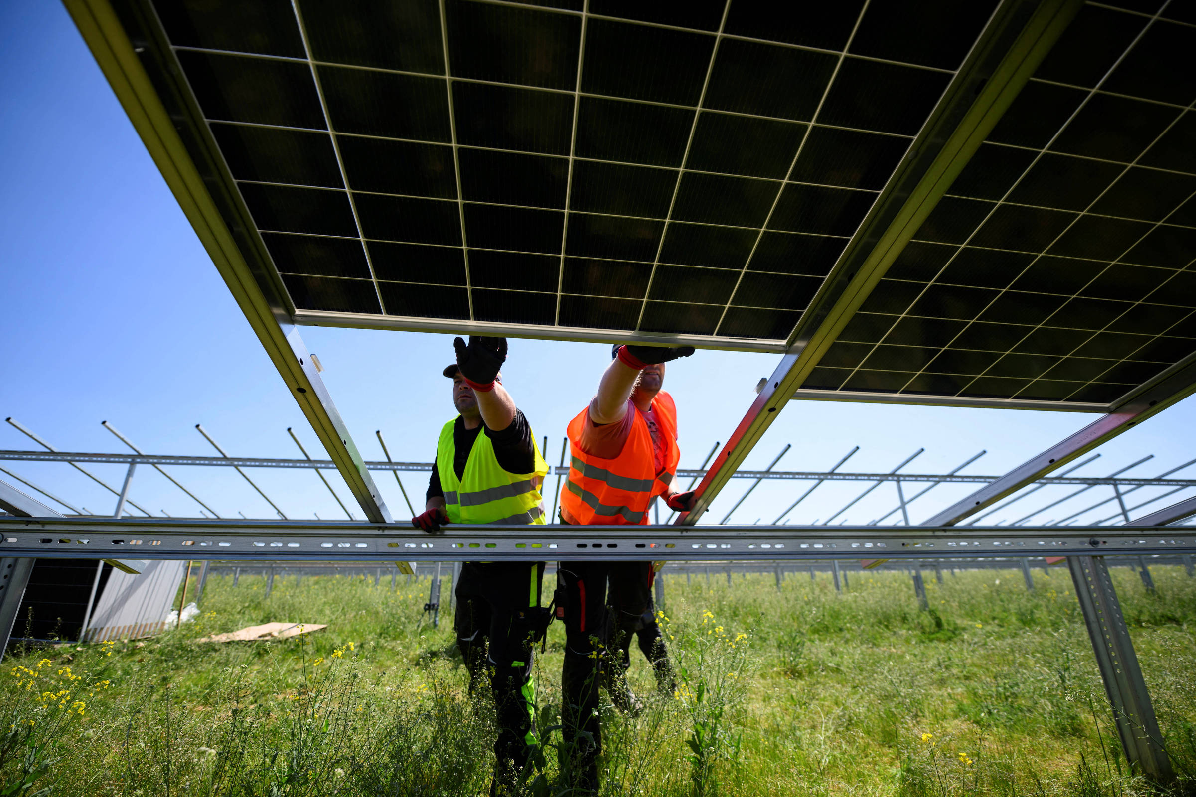 Geopolítica pressiona União Europeia a acelerar transição para energia limpa