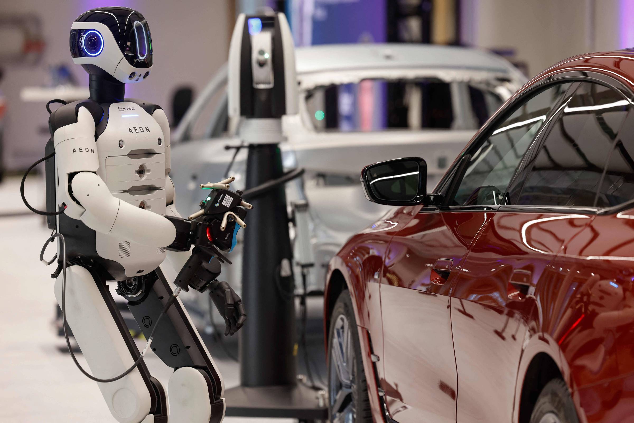 BMW vai empregar robôs humanoides na linha de produção de fábrica em Leipzig