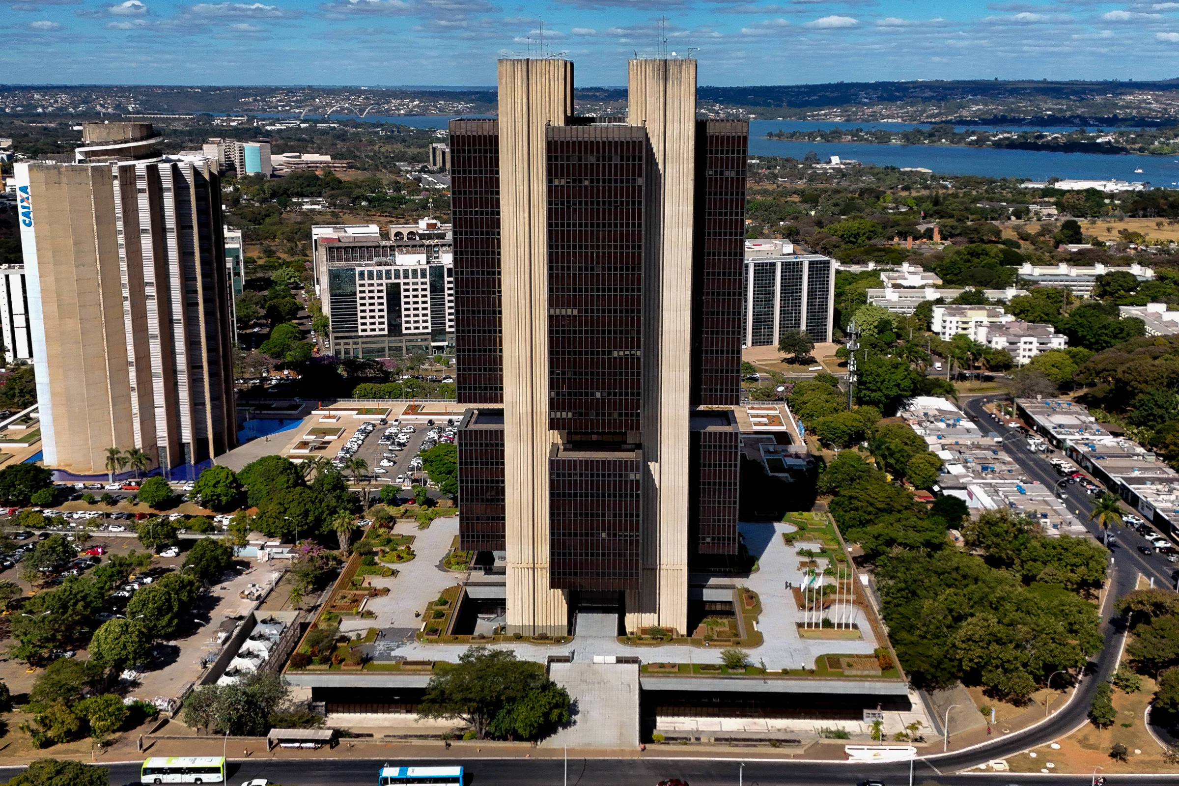 Banco Central encontra indícios de vantagens ilegais obtidas por servidores no caso Banco Master