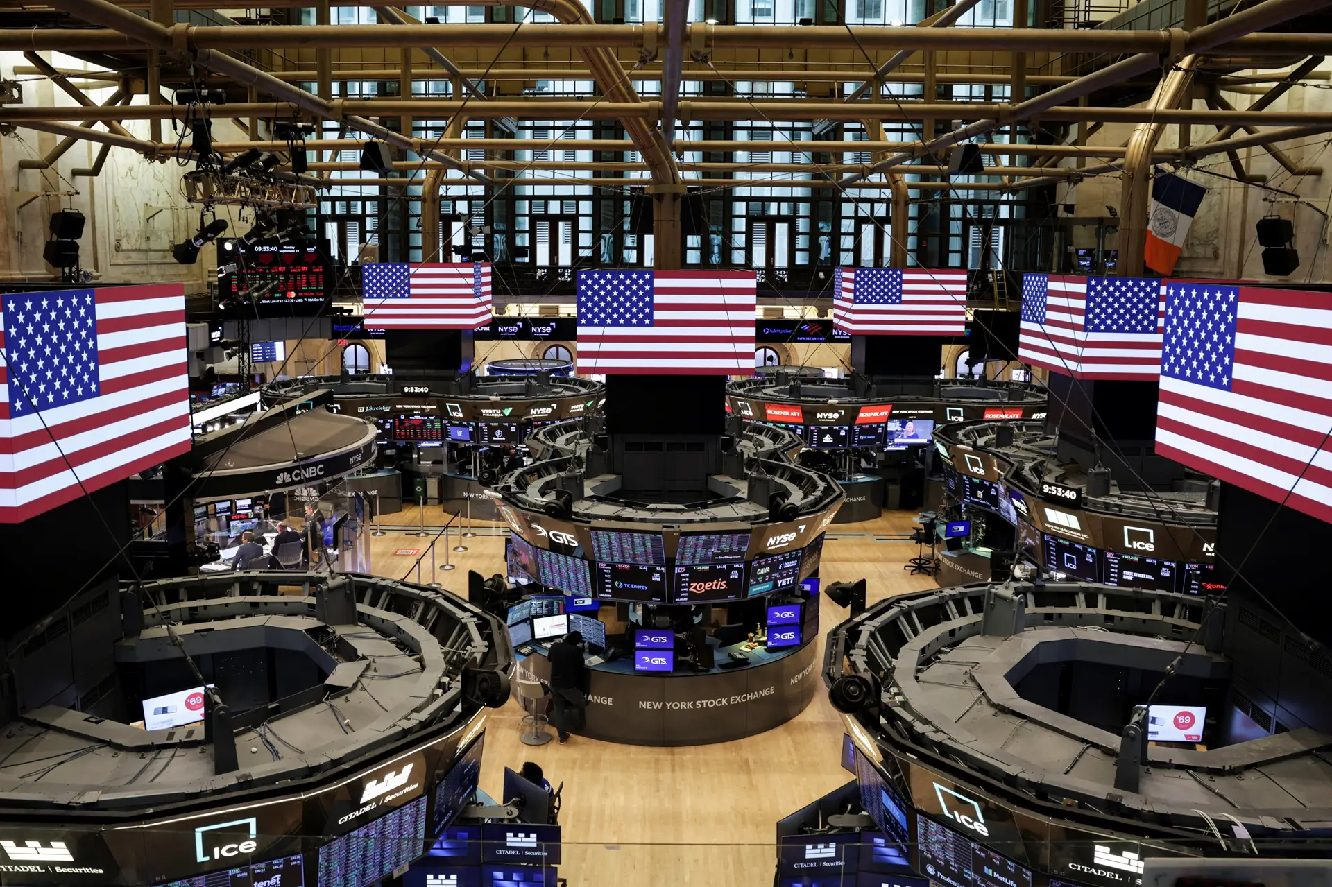 Estudo do UBS mostra que US$ 1 aplicado em ações em 1900 viraria US$ 124,8 mil até 2025