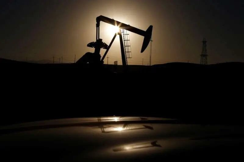 Tesouro Direto interrompe negociações; taxas recuam após pico com avanço do petróleo