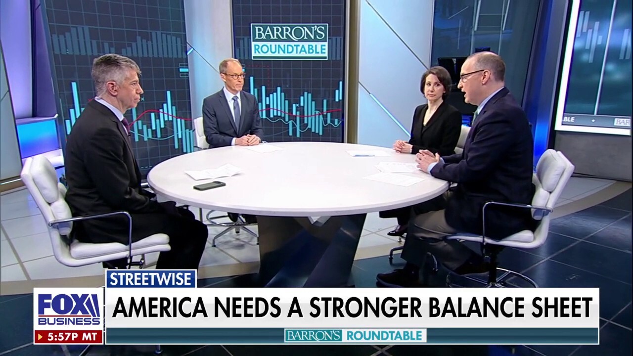 Déficit dos EUA supera US$ 1 trilhão nos cinco primeiros meses do ano fiscal de 2026, diz CBO