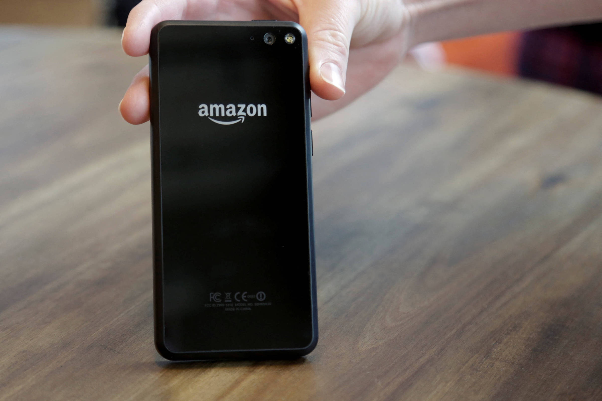 Amazon trabalha em novo smartphone após 10 anos do fracasso do Fire Phone