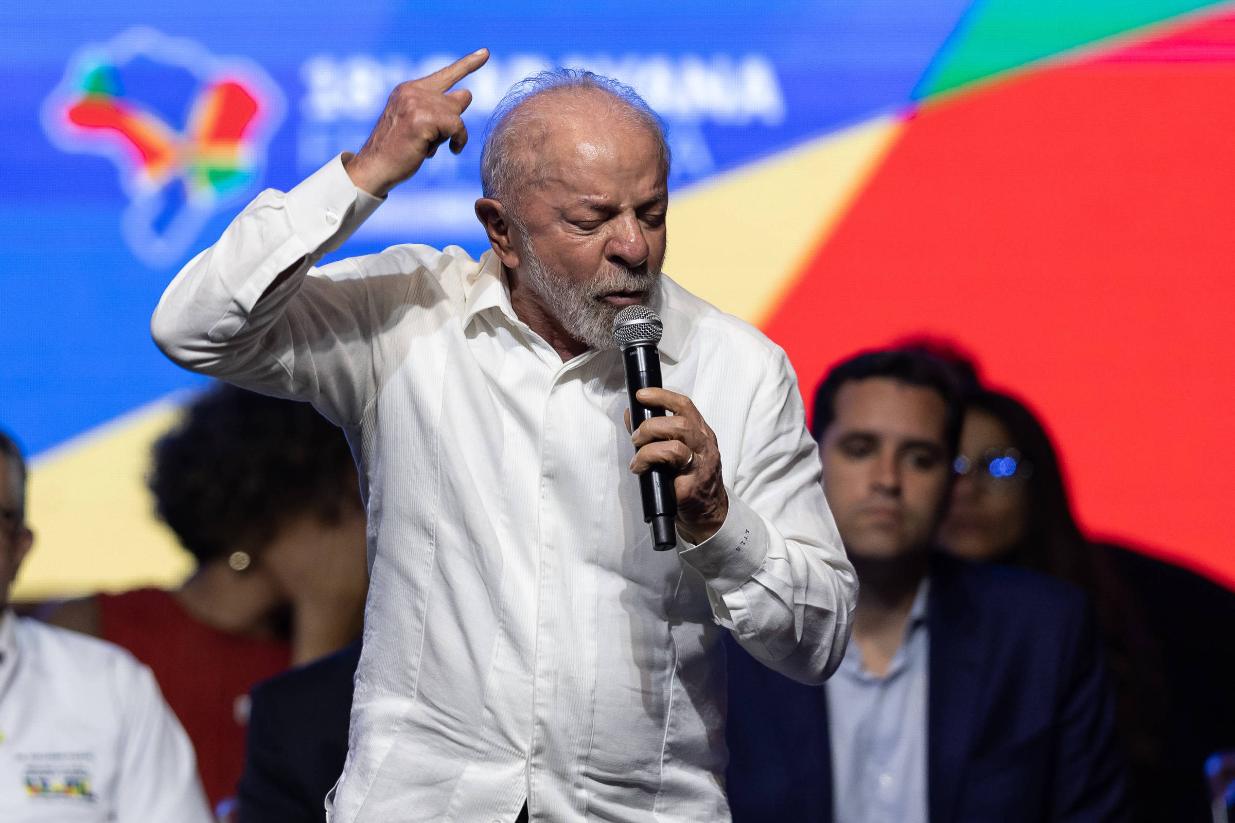 Colunista aponta desgaste de Lula após declarações sobre consumo e projeta cenário econômico e político adverso