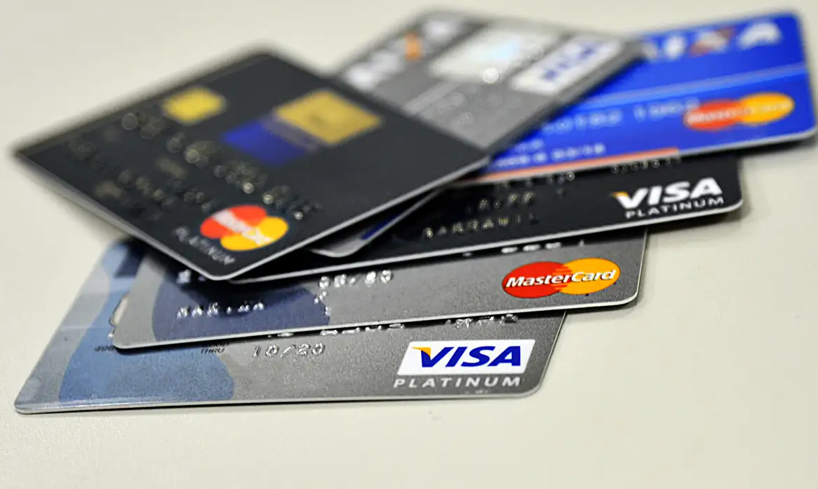 FIDCs voltados ao varejo avançam 43% no ano e se aproximam de R$ 1 bi em patrimônio