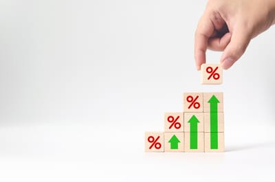 Juros dos Treasuries avançam após payroll robusto em dia de liquidez reduzida