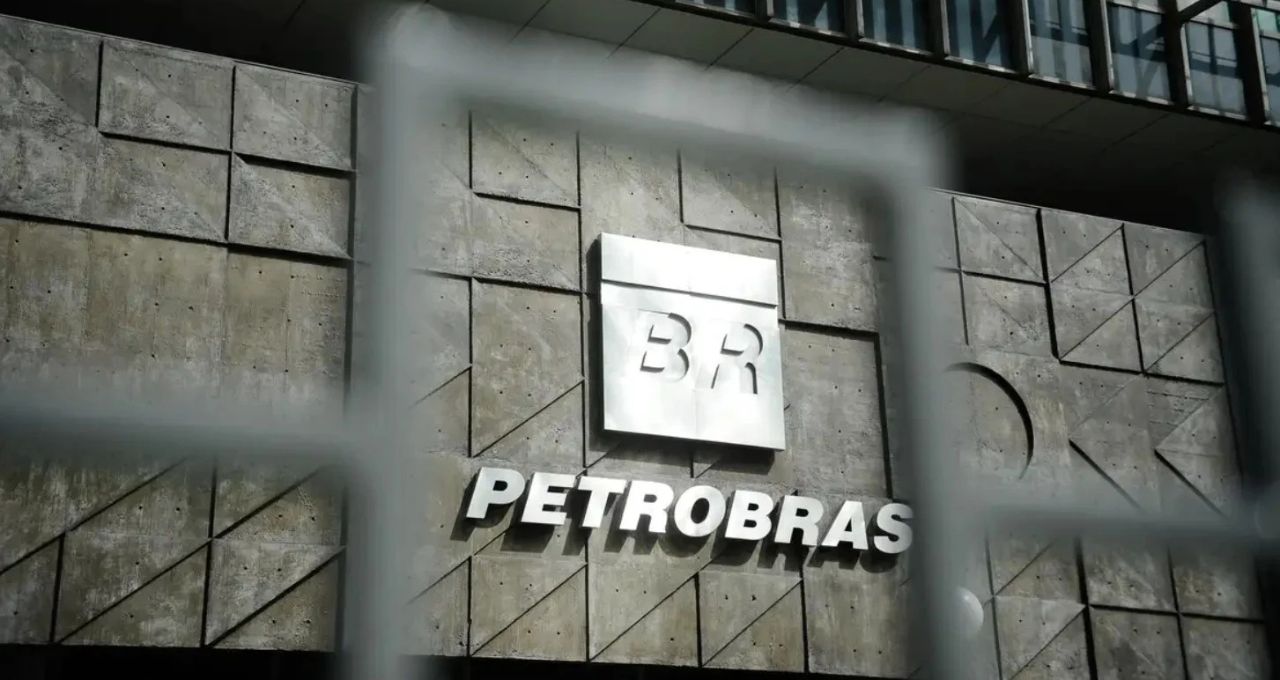 ADRs da Petrobras recuam em Nova York após queda superior a 10% do petróleo WTI