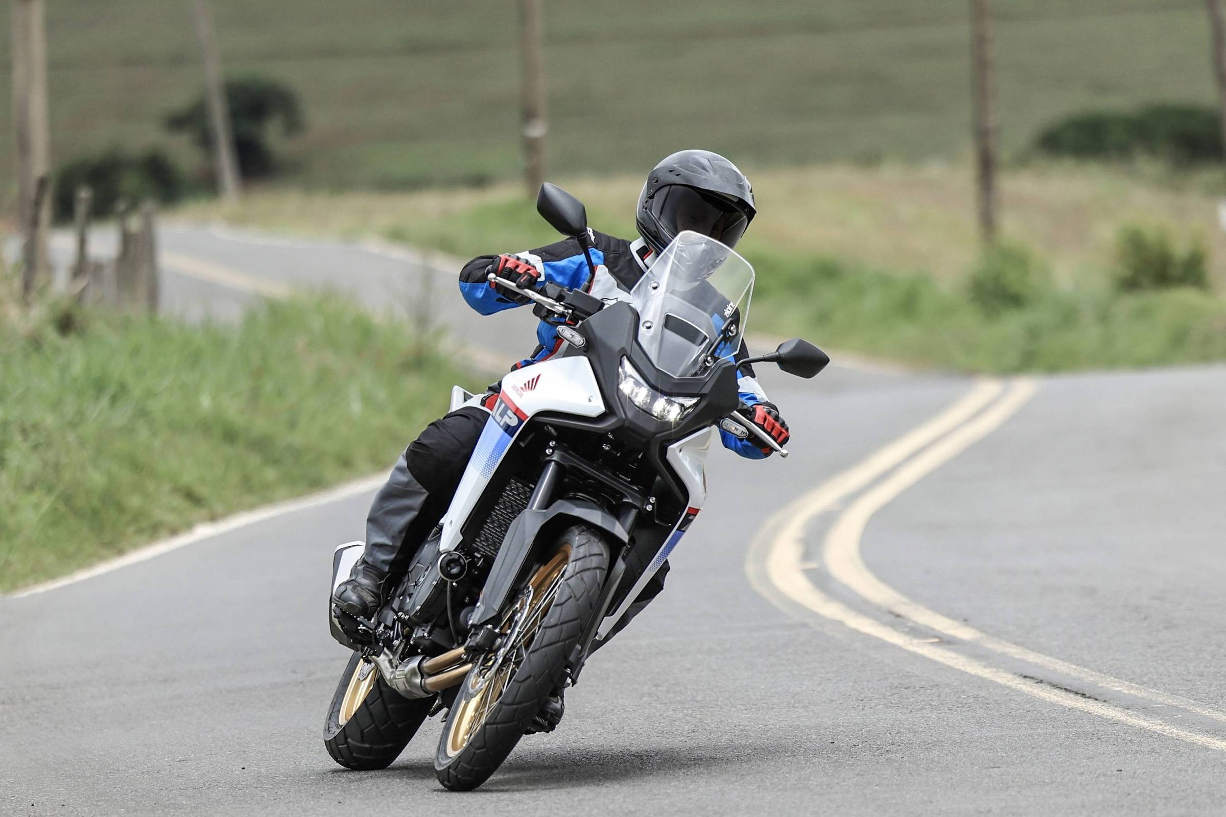 Honda relança XL 750 Transalp no Brasil por R$ 65,5 mil