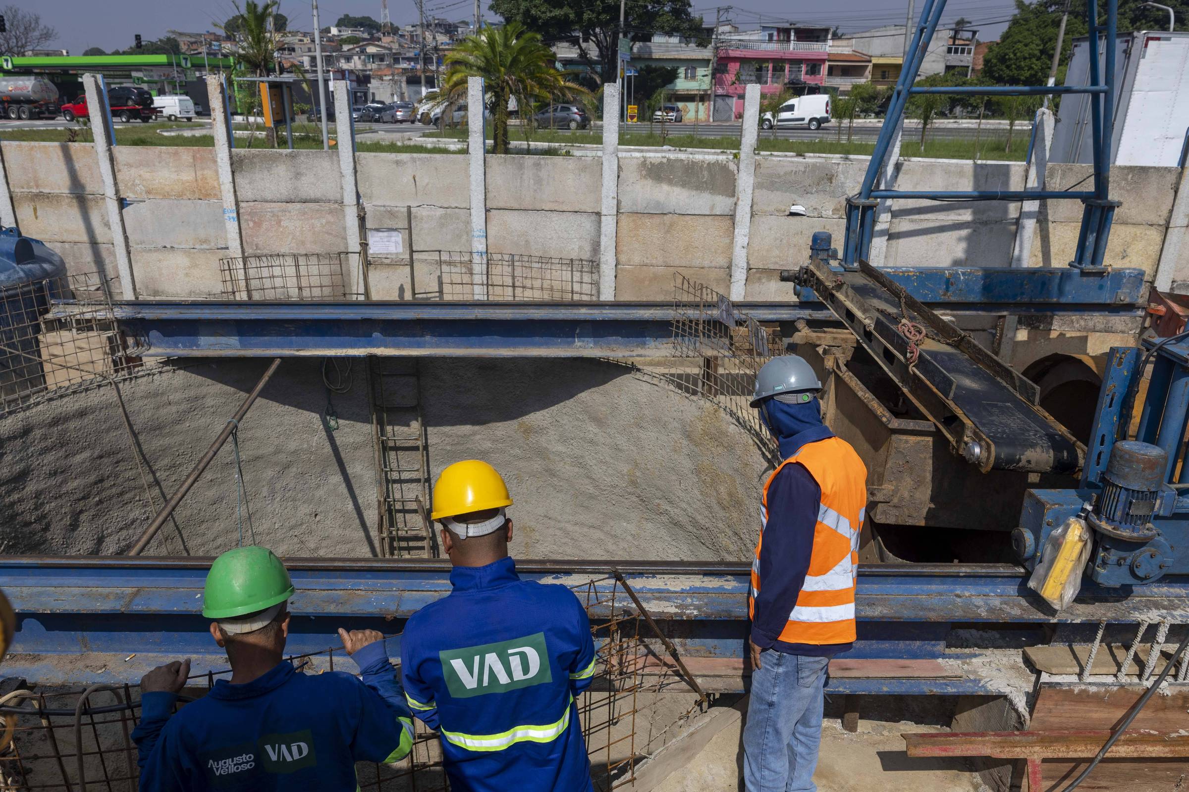 Colunista ressalta que renda mínima precisa ser acompanhada de infraestrutura para superar a escassez