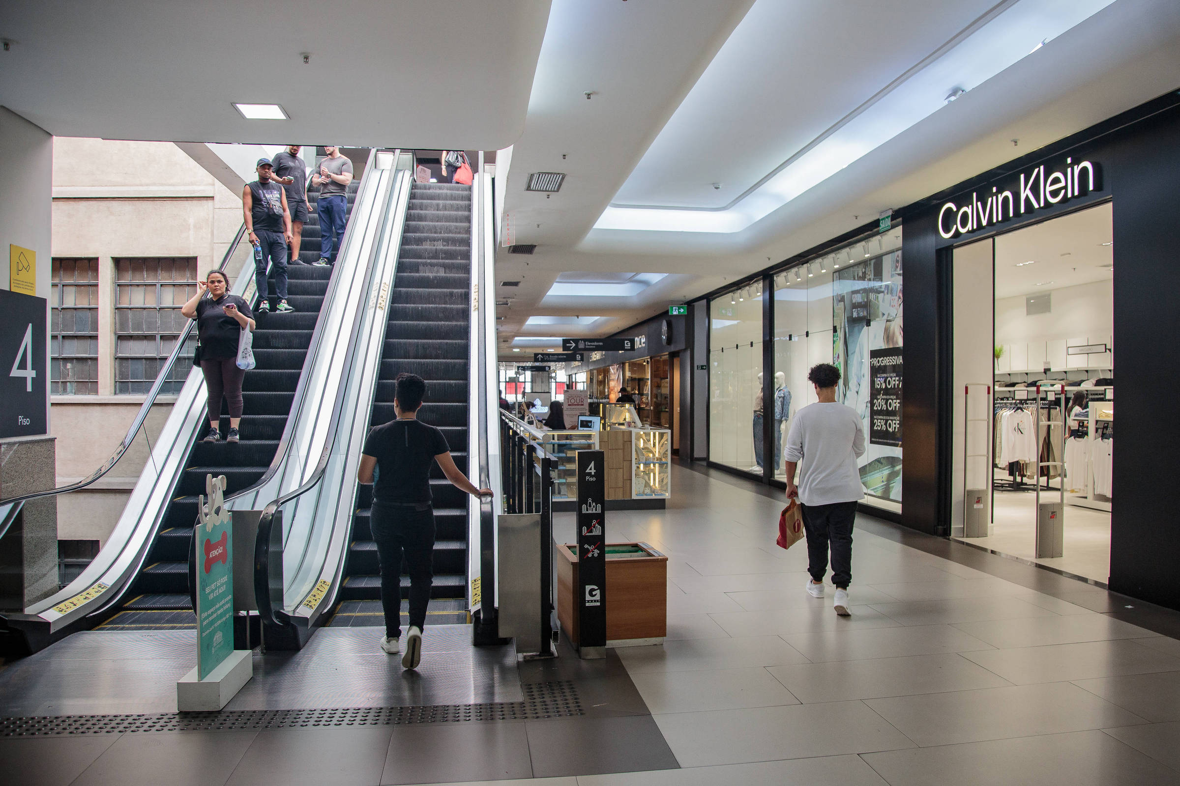 Queda de público e avanço do e-commerce pressionam shoppings a rever horários de funcionamento