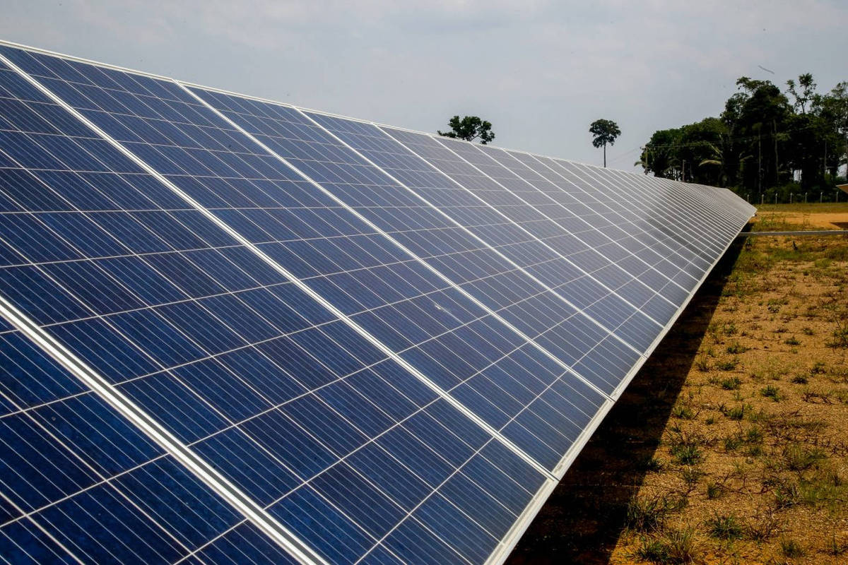 Redes elétricas de Mato Grosso, Acre e Rondônia ficam saturadas com expansão da energia solar doméstica