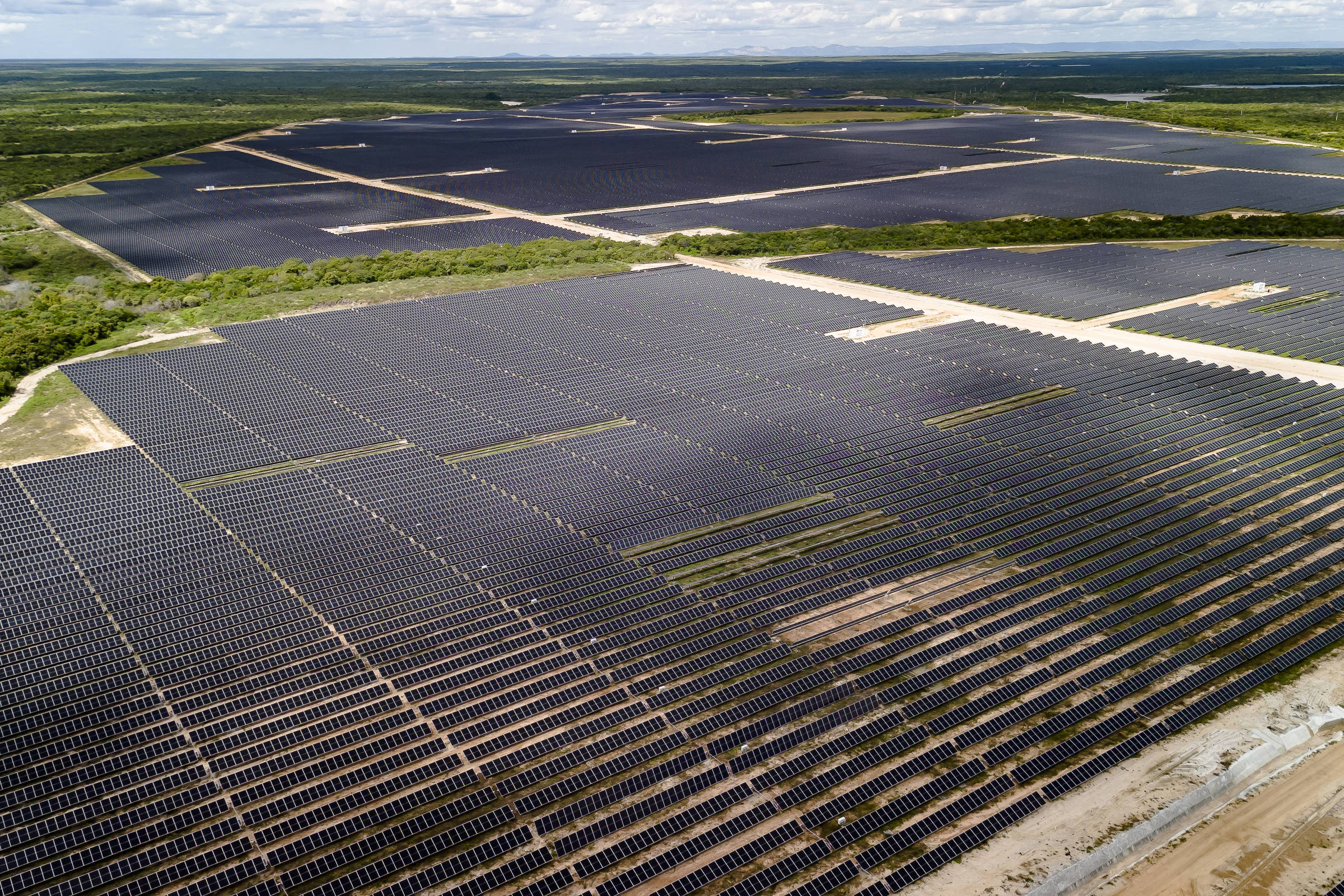 Atlas propõe obrigatoriedade de baterias em novos parques solares para reduzir cortes de energia