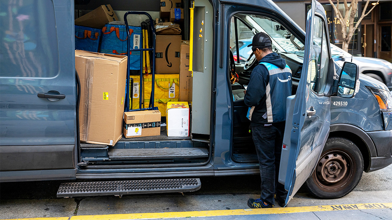 Amazon acelera entregas em 30 minutos e acirra corrida logística nos EUA