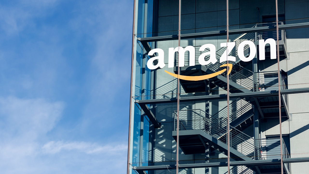 Amazon é alvo de ação coletiva nos EUA por reter tarifas anuladas; litígio pode chegar a centenas de milhões de dólares