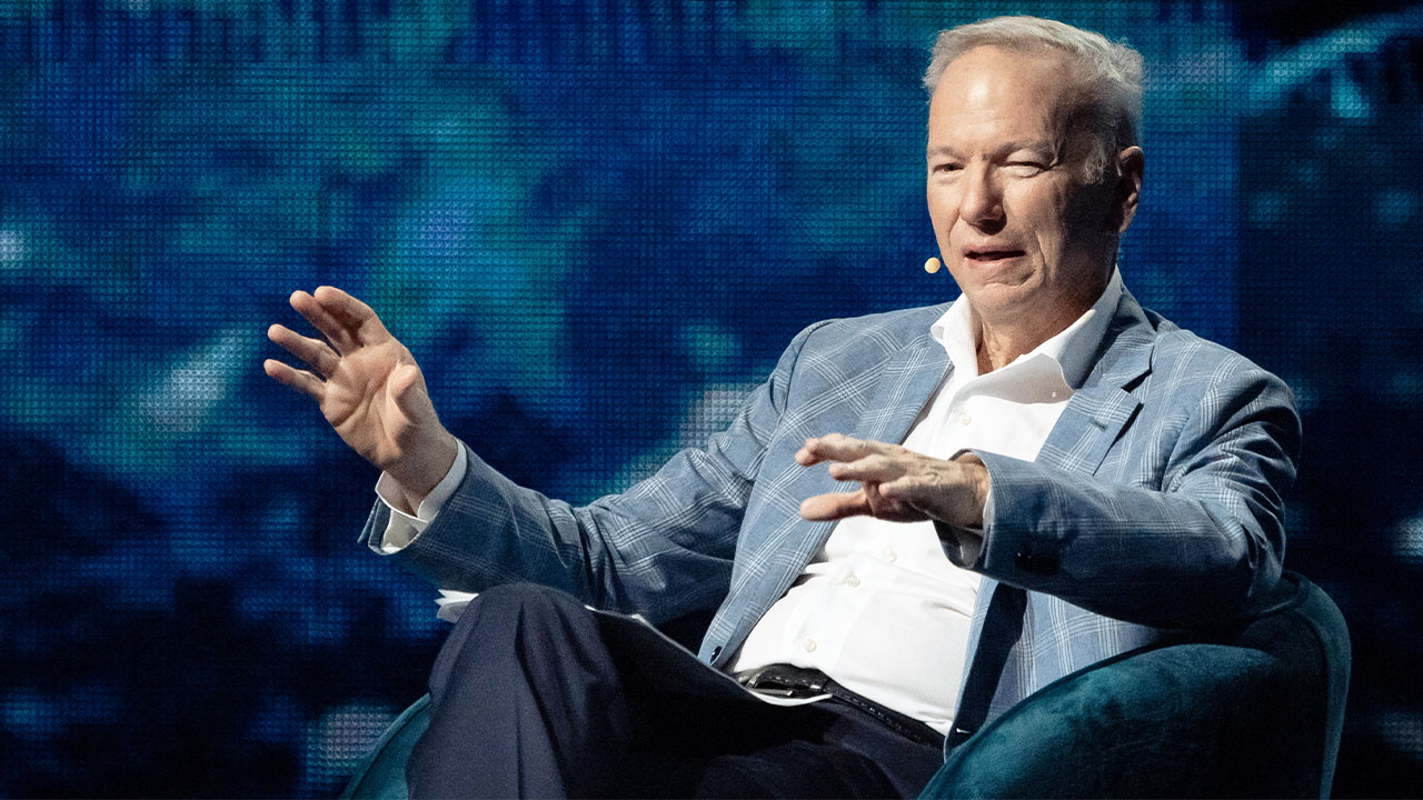 Temor sobre a IA ganha palco em formatura nos EUA e reforça debate sobre empregos e investimentos