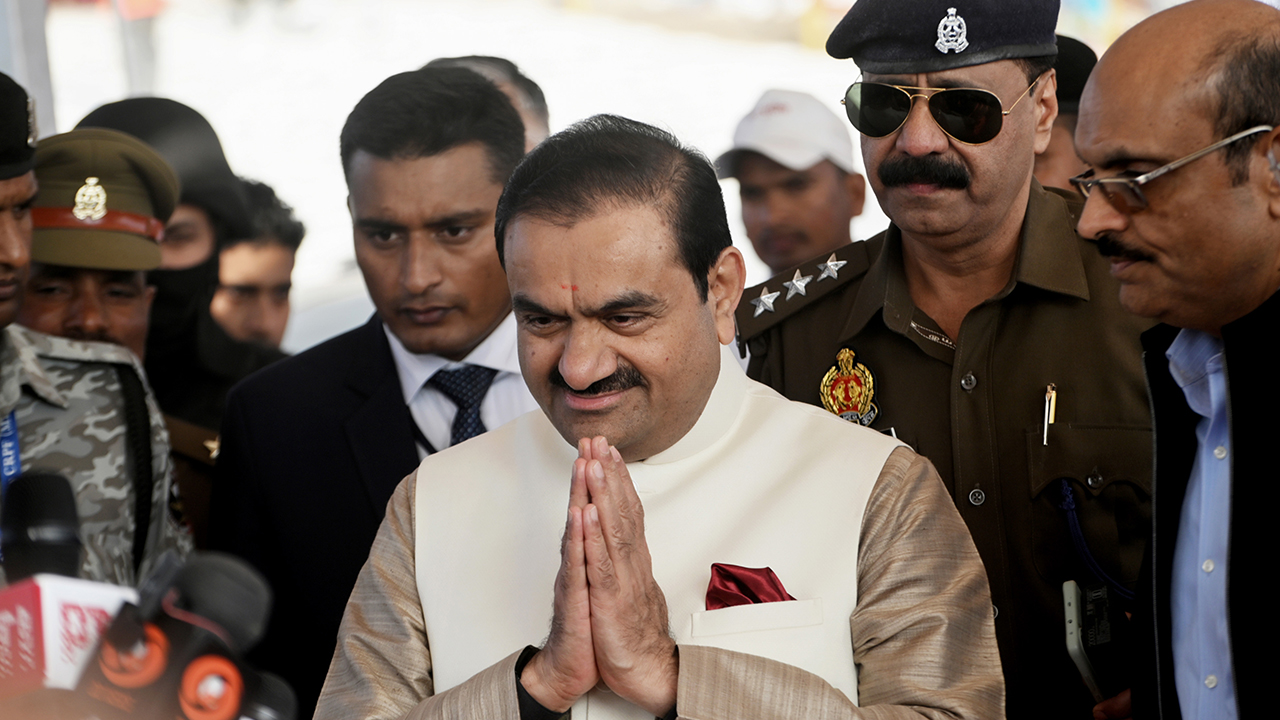 Justiça dos EUA pede arquivamento definitivo de processo por propina contra bilionário indiano Gautam Adani