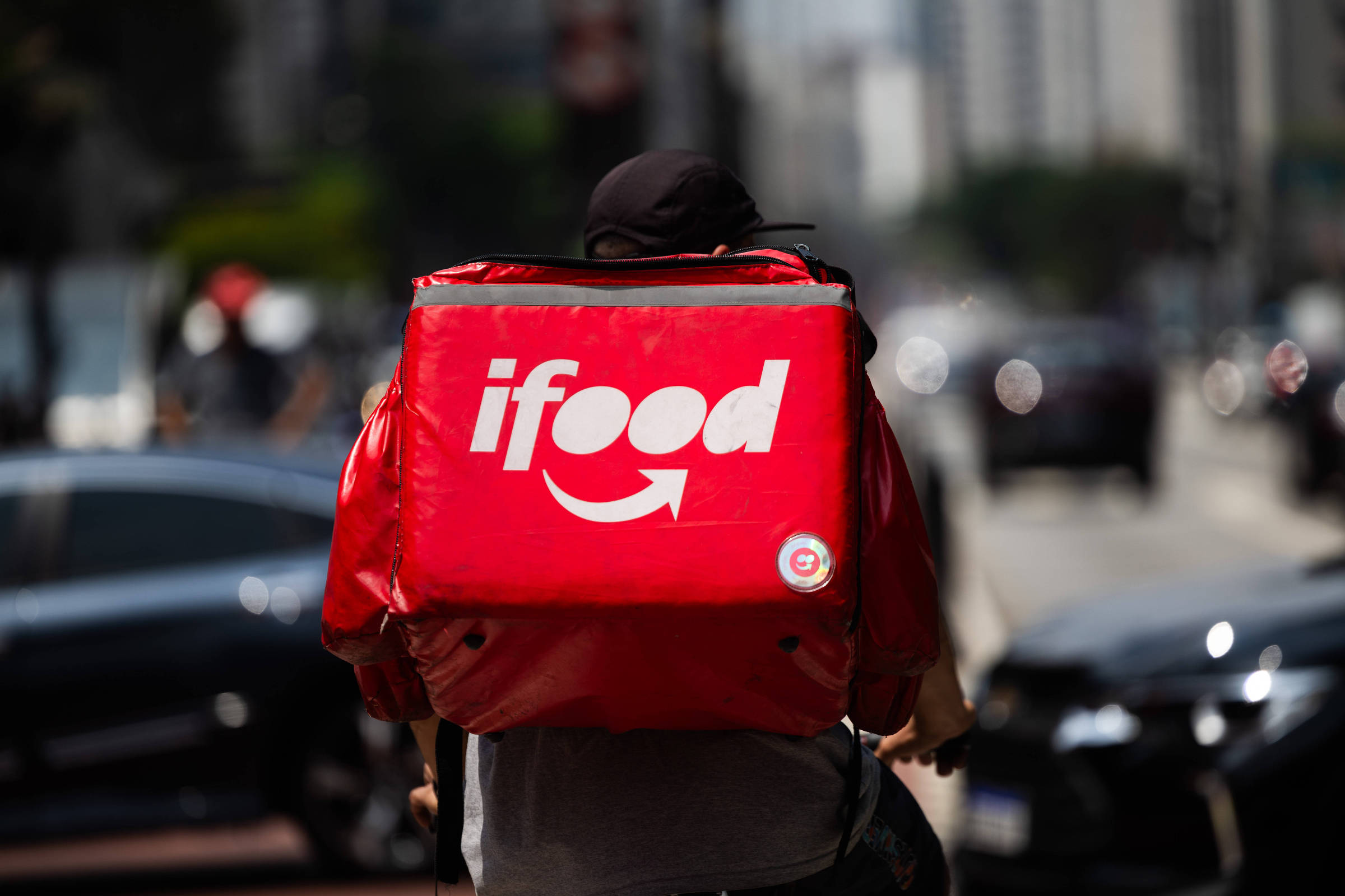 iFood processa Keeta por concorrência desleal e amplia a guerra do delivery no Brasil