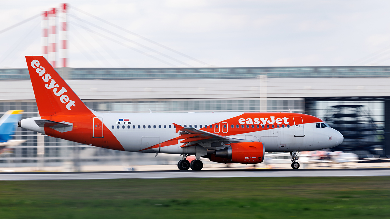 Desvio de voo da easyJet por power bank ressalta custos de segurança para o setor aéreo