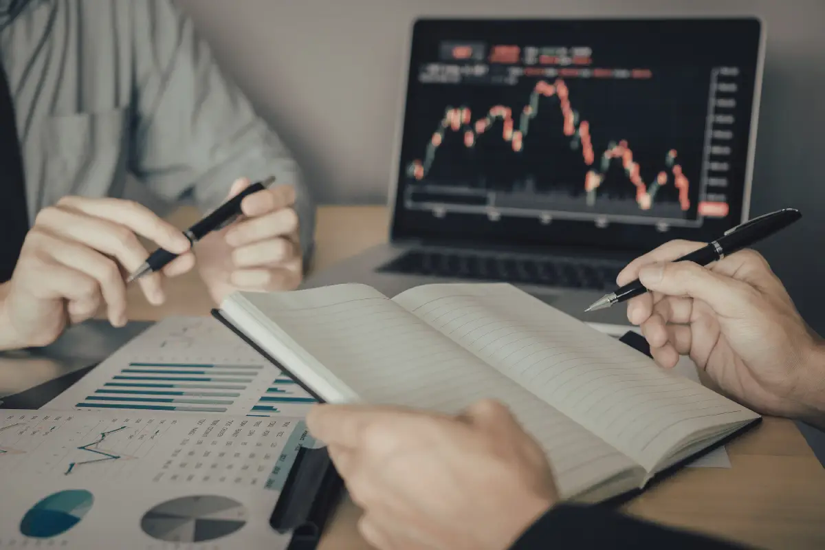 Menções a fundos de investimento nas redes disparam 170% em cinco anos, aponta Anbima