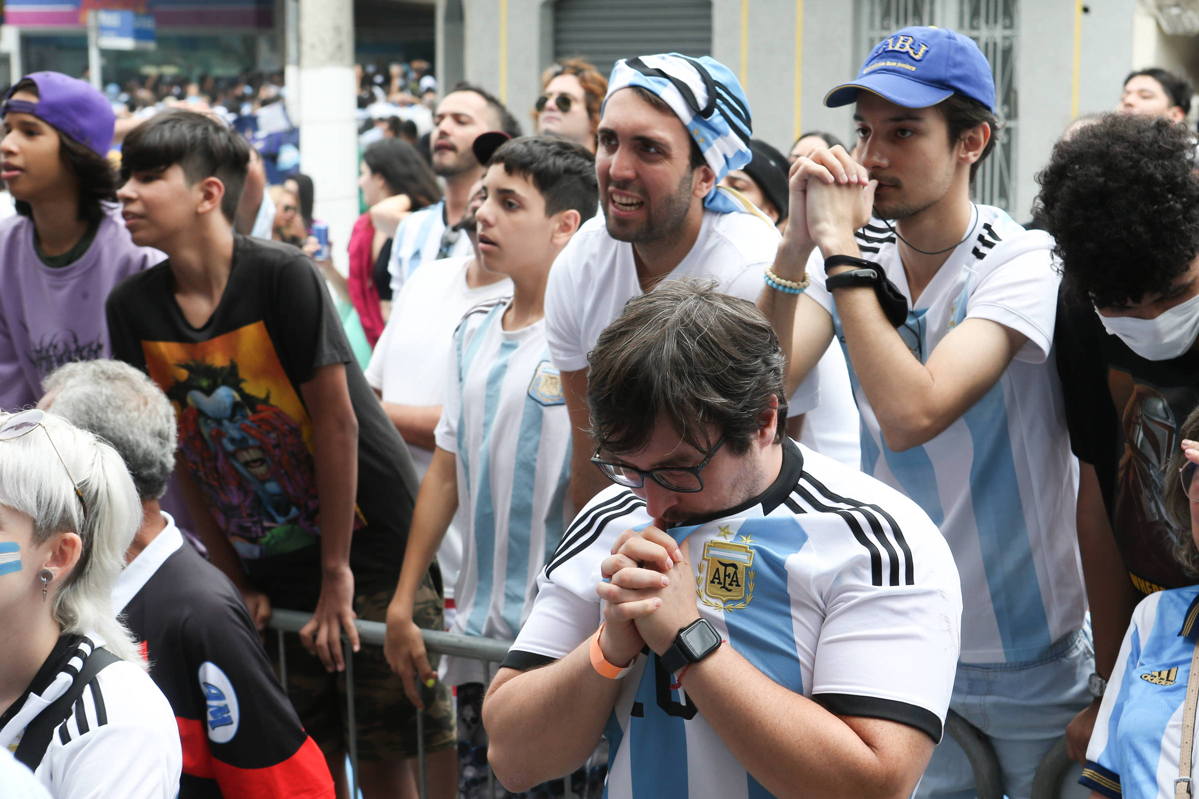 Copa 2026: ver jogos em bares fica até duas vezes mais caro que a inflação, mostra FGV