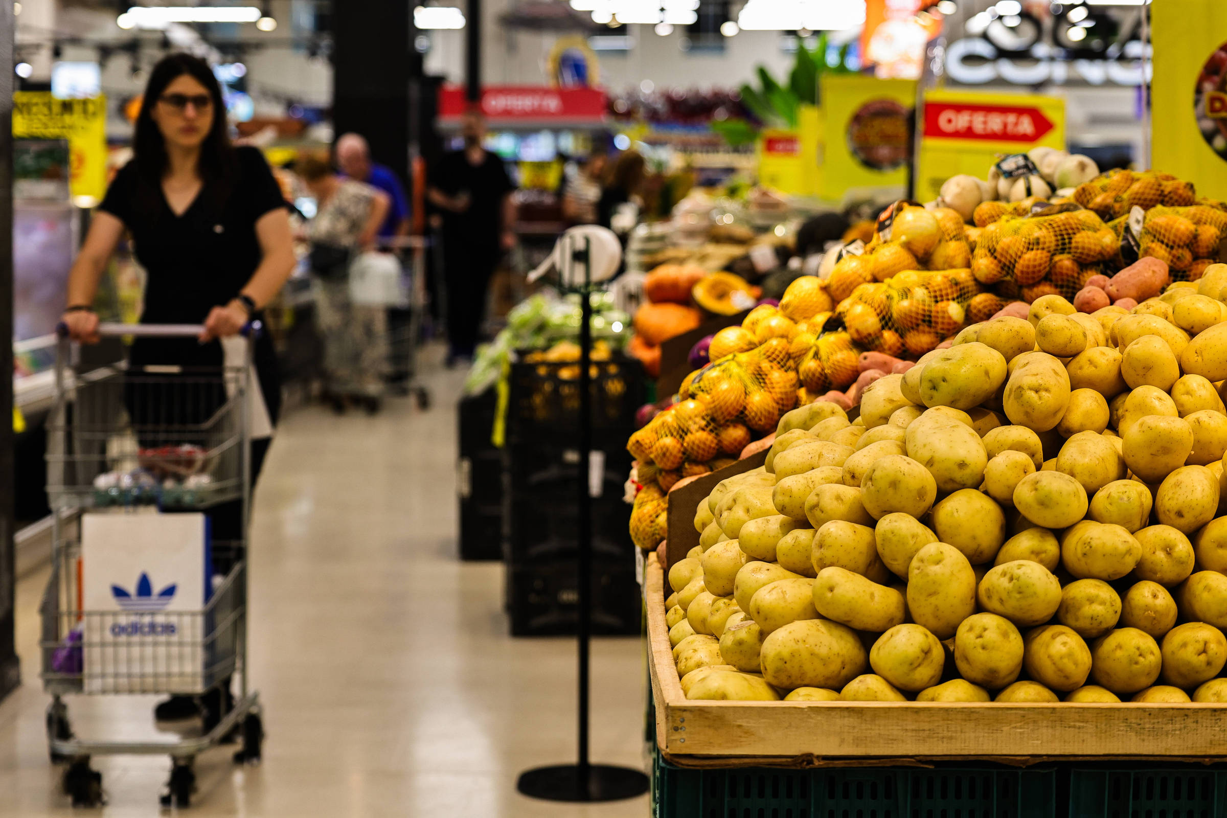 Inflação dos alimentos pode chegar a 7% em 2026 e pressiona cenário econômico brasileiro