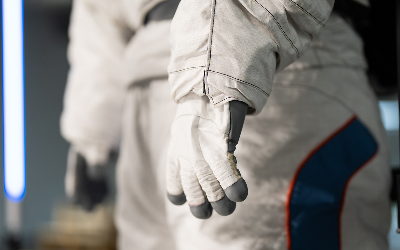 Prada leva alta-costura ao espaço e entra no programa lunar da NASA