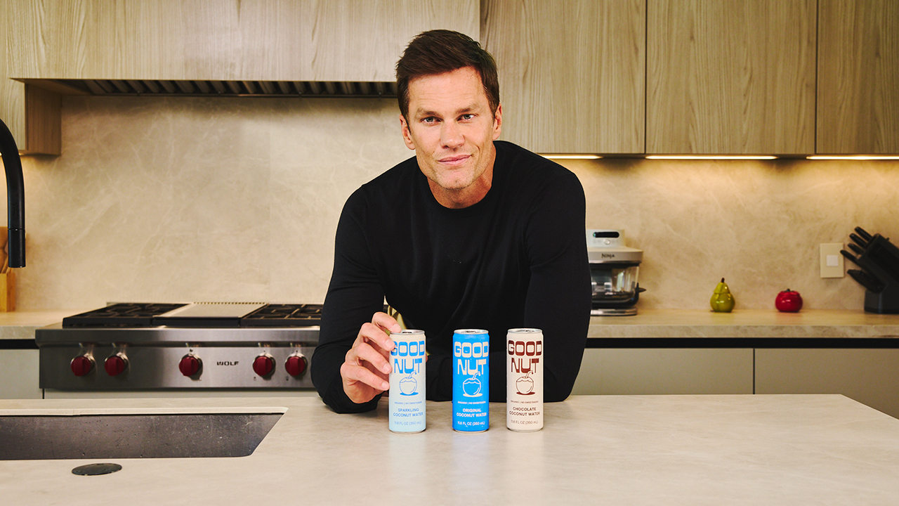 Tom Brady lança Good Nut, linha premium de água de coco, e reforça corrida por bebidas saudáveis
