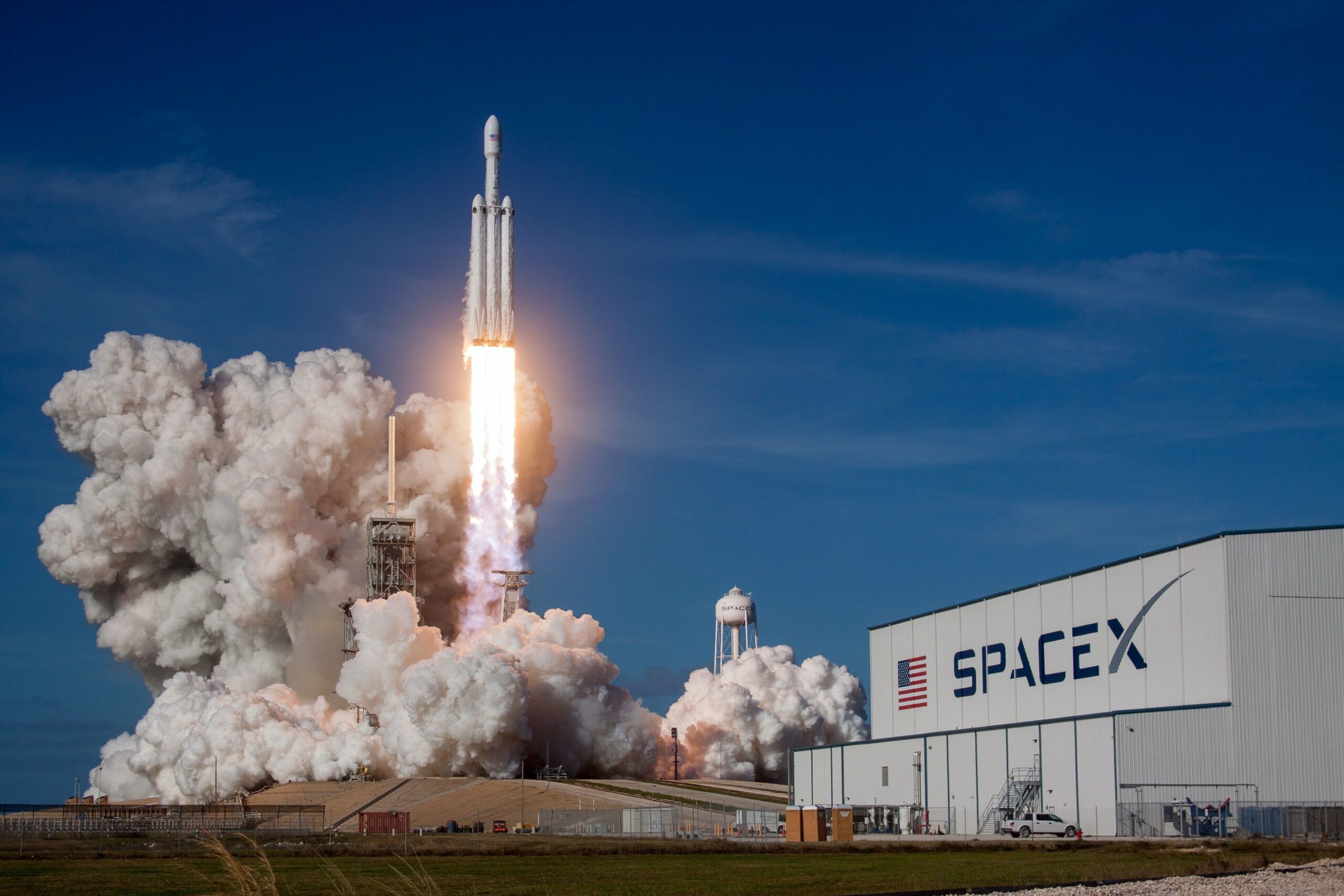 SpaceX estreia na Nasdaq a US$ 135 por ação e levanta US$ 75 bi no maior IPO já registrado