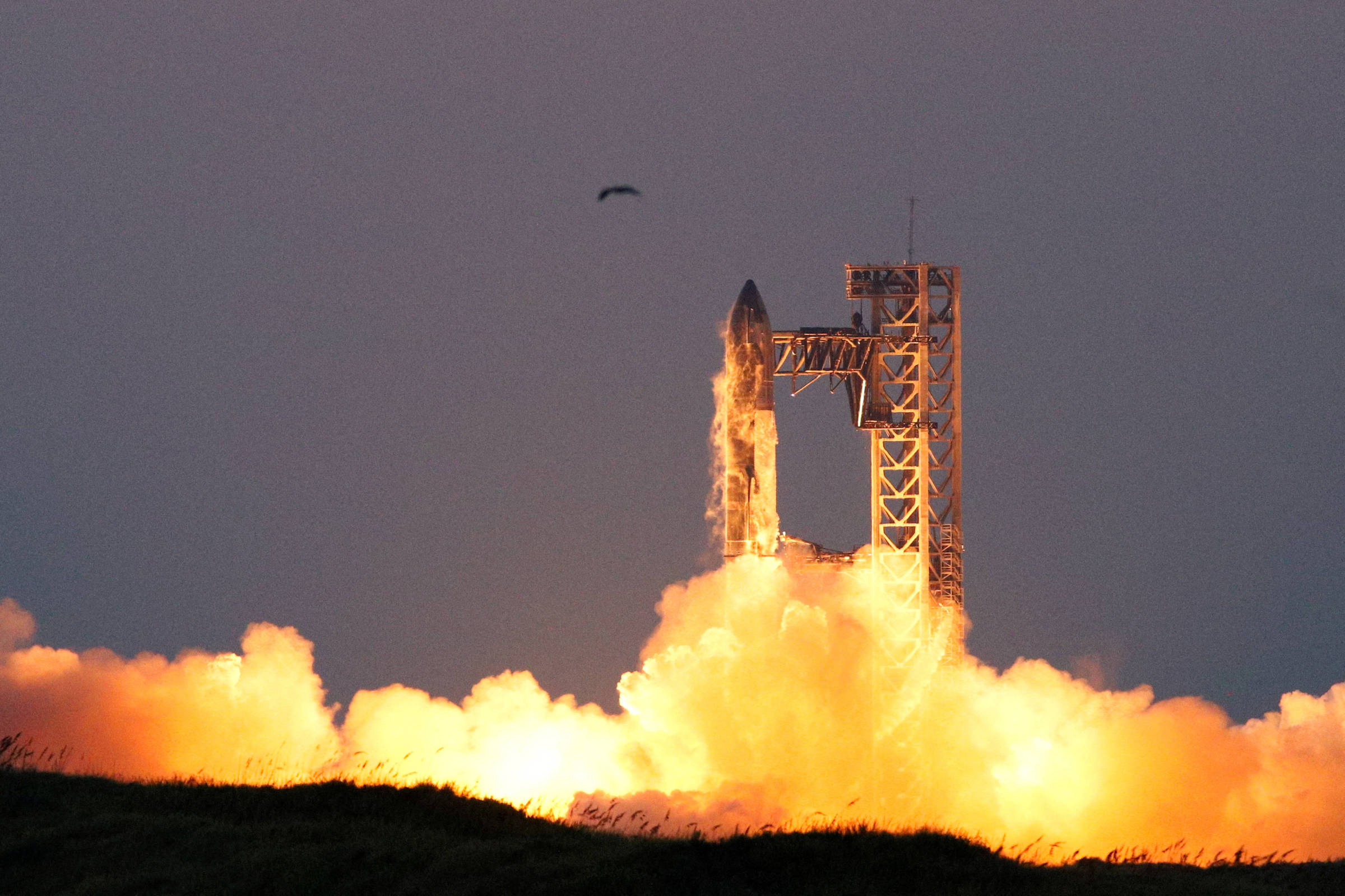 SpaceX levanta US$ 75 bi em IPO e mira rede de data centers orbitais avaliada em US$ 2,4 tri, sob críticas de astrônomos