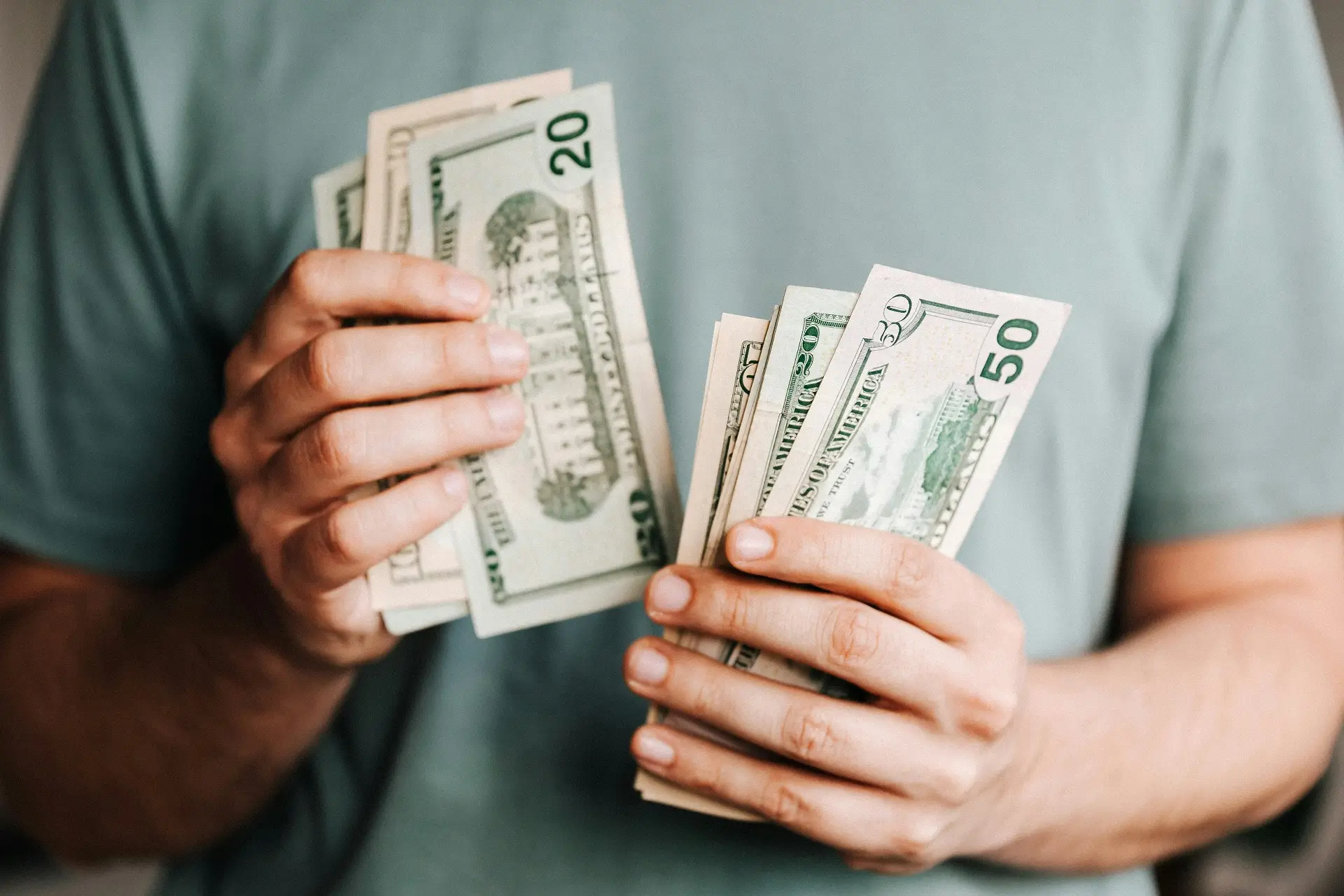 Investidor estrangeiro saca US$ 5,5 bi do Brasil em maio, mas capital de longo prazo segue forte