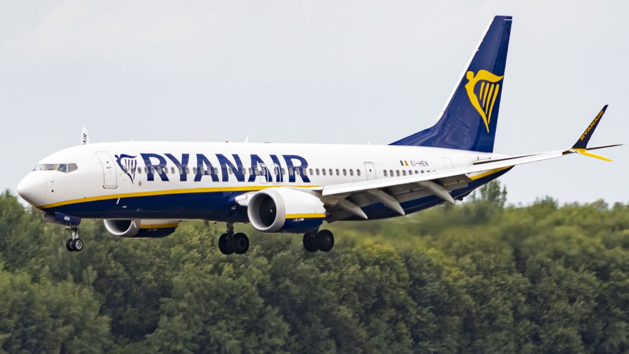 Ryanair põe fim à taxa obrigatória para famílias e acende alerta sobre receitas de serviços extras