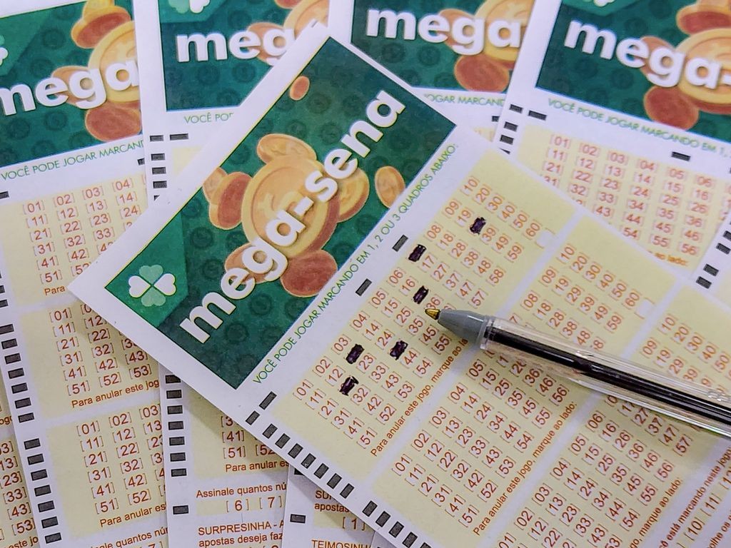 Mega-Sena sorteia R$ 23 milhões hoje; veja chances, custos e o que considerar antes de apostar