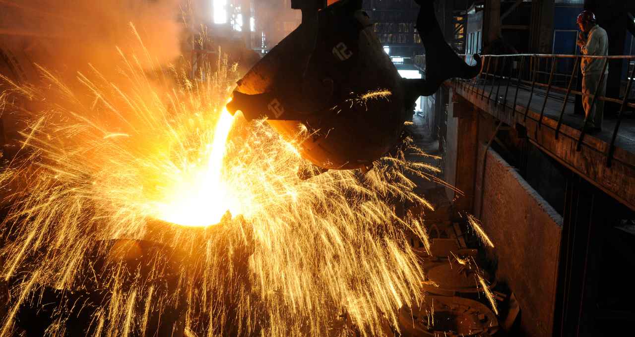 Usiminas sobe 42% e CSN afunda 48%: o que explica extremos opostos do Ibovespa no 1º semestre?