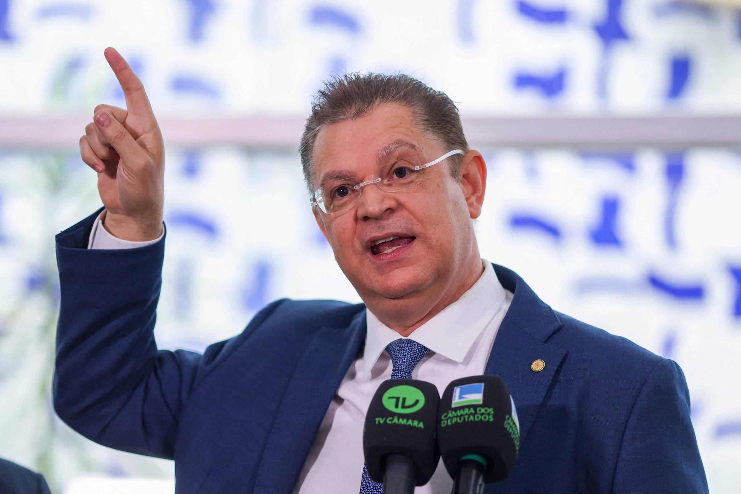 Escândalo do dinheiro vivo reaquece debate sobre risco político e impacto nos ativos brasileiros