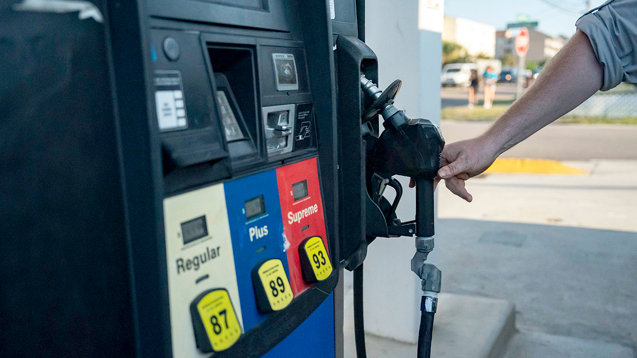 Justiça dos EUA pressiona estados a investigar aumento “indevido” da gasolina