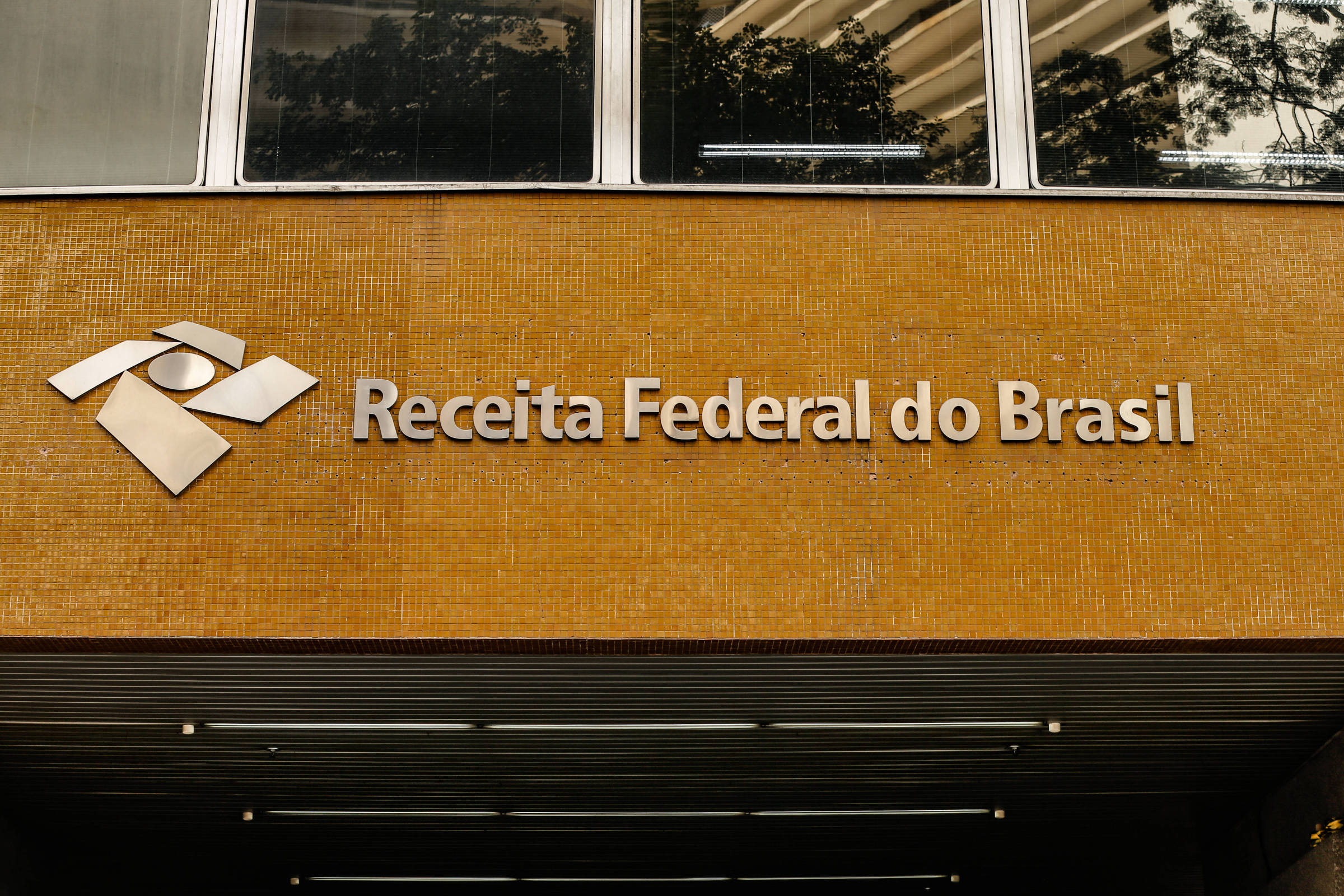 Receita cria regime de autorretenção de IR para plataformas de apostas; regra do apostador segue a mesma