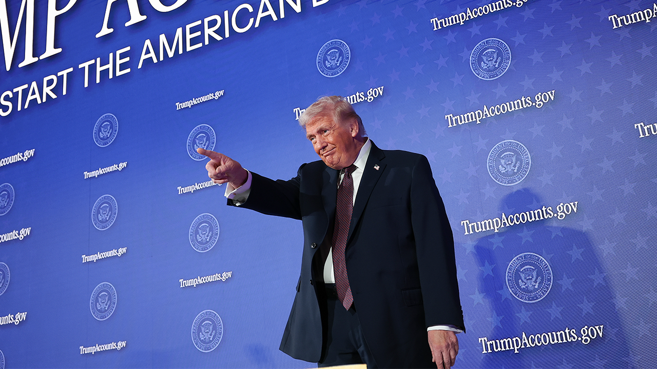 Trump aciona sinos da NYSE e Nasdaq e inaugura “Trump Accounts” com aporte inicial de US$ 1.000 para crianças